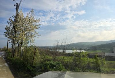 Teren intravilan Sorogari priveliste superba spre lac - 1