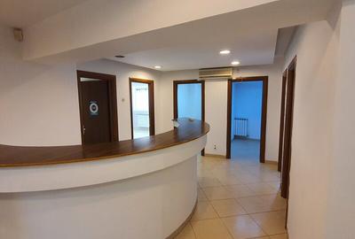 Birou, de 1,100 mp, în P-ța Unirii