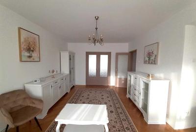 Apartament cu 2 camere decomandat, mobilat în Central