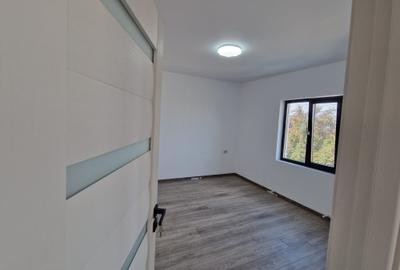 Direct proprietar vând vilă  P+1 în Lumina - 7