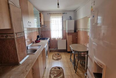 Vest se vinde apartament decomandat doua camere pret 81000 euro negociabil. - 3