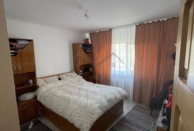 Apartament cu 2 camere decomandat în Nicolina
