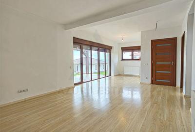 Casă individuală cu 5 camere în Daia
