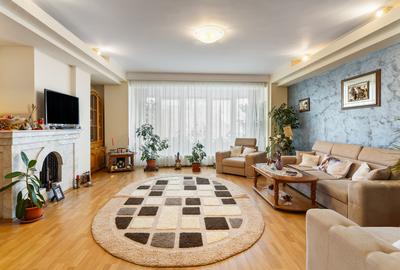 Vila de vânzare Faleza Nord de 557 mpt compusă din 3 apartamente lângă ZoomBeach - 1