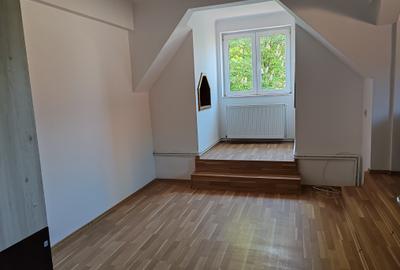 Apartament 3 camere liber la vanzare zona Colinei - 2