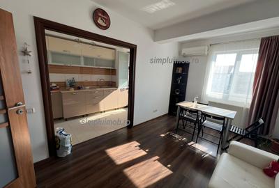 Apartament cu 3 camere decomandat, mobilat în Sud