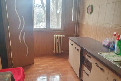 Drumul Taberei, Valea Ialomitei, vanzare 3 camere, 1/4, decomandat 113.700 € - 8