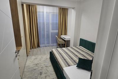 Apartament cu 3 camere semidecomandat, mobilat în Central