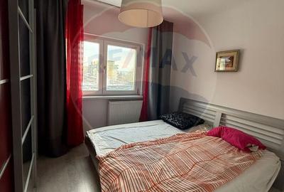 Apartament cu 4 camere de vânzare în zona 1 Mai - 7