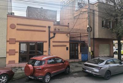 Casă situată Ultracentral având destinația de spatiu comercial cu 3 accese - 2