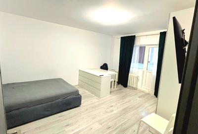 Garsonieră decomandată, mobilată în Vitan Mall