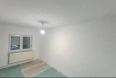 Decomandat pe 2 părți cu 2 băi la parter inalt
aproape de Mall - 1