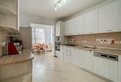 DOMNESTI,VILA INDIVIDUALA,4 CAMERE,258 MP,TEREN 700 MP,AN 2017 - 10