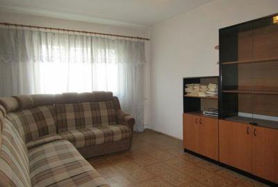 Apartament Decomandat! Vanzare apartament cu 3 camere in Targoviste - Micro 12.