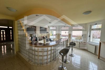 Vila cu 6 camere, 420mp,  teren 720mp, parcari, Zona Shopping City - 21