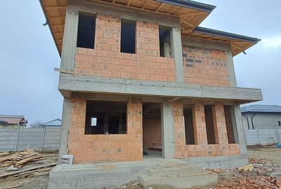 Casă individuală cu 4 camere în Dragomirești-Vale