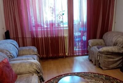 Apartament cu 3 camere decomandat, mobilat în Tineretului