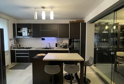 Casă individuală cu 5 camere în Pipera