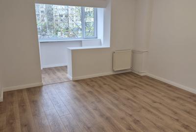 Apartament cu 4 camere decomandat în Decebal