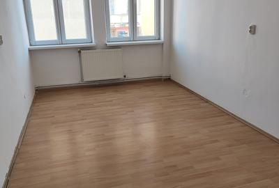 Ciucas--Spatiu birouri 260 mp compartimentat ,parcare ,liber - 8