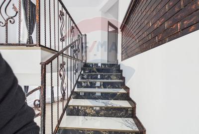 Casă / Vilă cu 5 camere de vânzare - 43