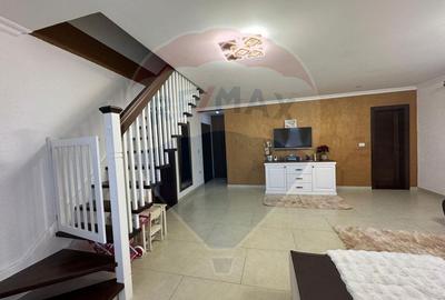 Casă / Vilă cu 4 camere de vânzare în zona Bujac-Arad - 3