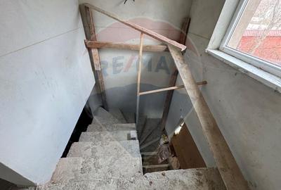 Casă / Vilă cu 6 camere de vânzare în zona Darmanesti - 42