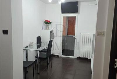 Apartament cu 3 camere decomandat în Aeroport