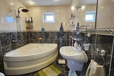 Casa 5 camere 3 bai garaj inchis si teren 700 mp utili in Lazaret - 13