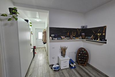 Duplex pe parter, între Moșnița Nouă și Urseni, cu 2 băi, 2 terase, comision 0% - 6