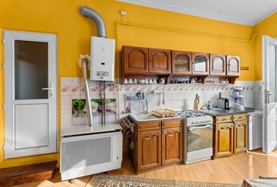 Apartament 2 camere, loc de parcare, teren propriu,strada Constituției - 6