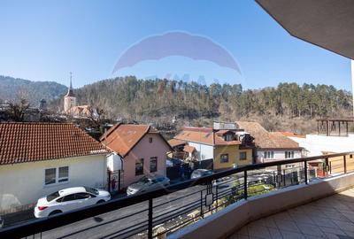 Apartament cu 3 camere decomandat, mobilat în Schei