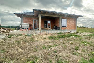 Casă individuală cu 4 camere în Cihei