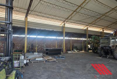 Cheveresul Mare – Platforma betonata, Hala - 3