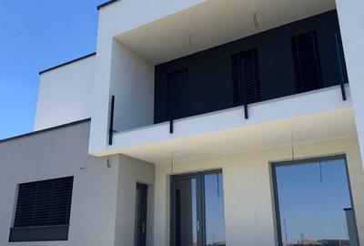 Casă individuală cu 6 camere în Dumbrăvița