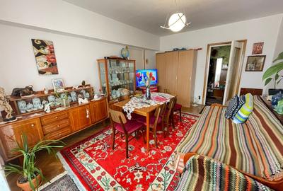 Apartament cu 3 camere decomandat în Podu Roș