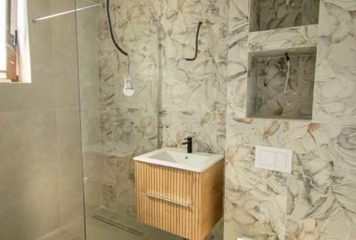 Vila alipita,finalizata, impecabil executata, teren 350mp, preechipare AC - 22
