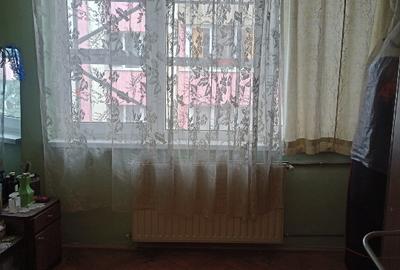 De vânzare apartament cu 2 camere,etaj.3 - 4