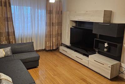 Apartament cu 3 camere decomandat, mobilat în Titan