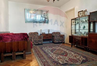 Apartament cu 2 camere  nerenovat, de vânzare în zona 1 Mai - 2