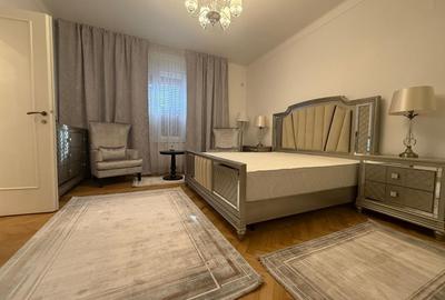 Apartament cu 3 camere semidecomandat, mobilat în Central