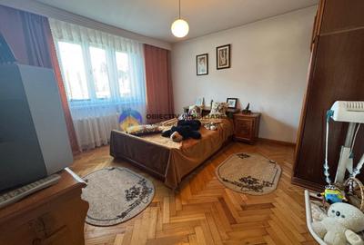 Vila + teren de vânzare cu priveliște panoramică – vis a vis de statuia Ursulet - 5