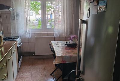 INCHIRIERE O CAMERA INTR-UN APARTAMENT DE 3 CAM  BERCENI- RESITA - 6