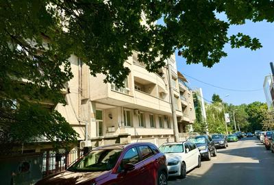 Proprietate spatioasa si versatila, formata din hochparter inalt si demisol - 26