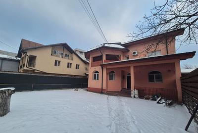 Casă individuală cu 9 camere în Splaiul Unirii