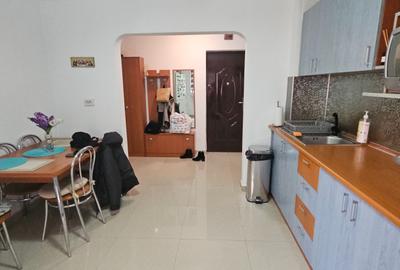Apartament decomandat,  bloc 1986, etaj 1, curat - 2