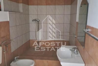 Casa familiala cu spatiu comercial si garaj P+1E+M 720 Mp - 60