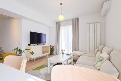 Penthouse cu 3 camere decomandat, mobilat în Drumul Taberei