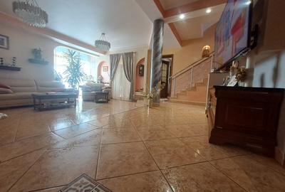 Casa individuala cu piscina. P+1+M. zona foarte buna - 36