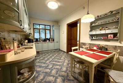 Vilă ultracentrală cu piscină interioară, saună și cramă | Unirii - 28